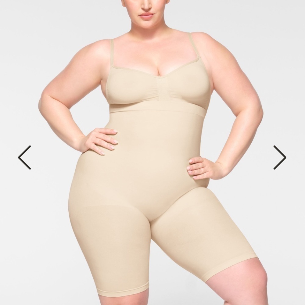 Skims Seaml Sculpt High Waisted Above the Knee Short Size L NWOT Sand